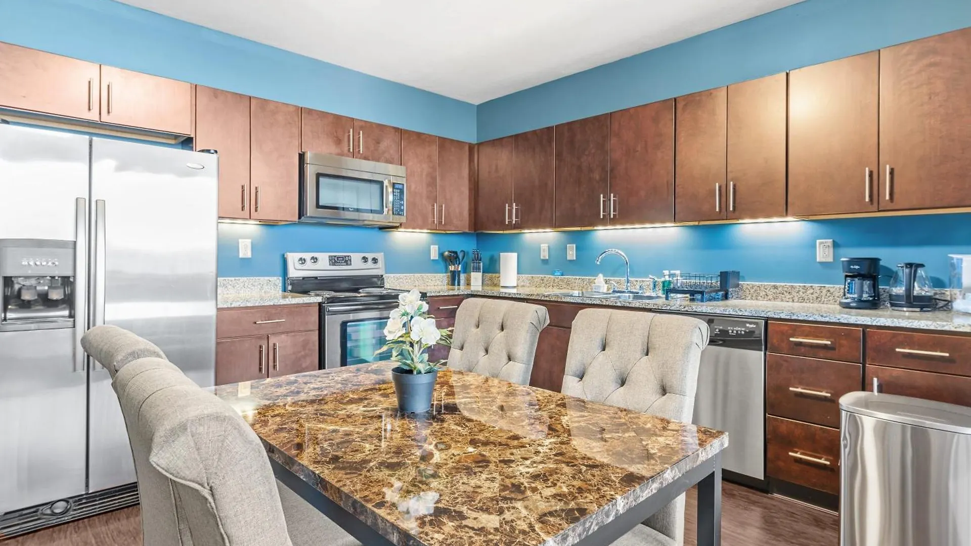 Luxury High Rise 1Bd River Views Downtown Pittsburgh