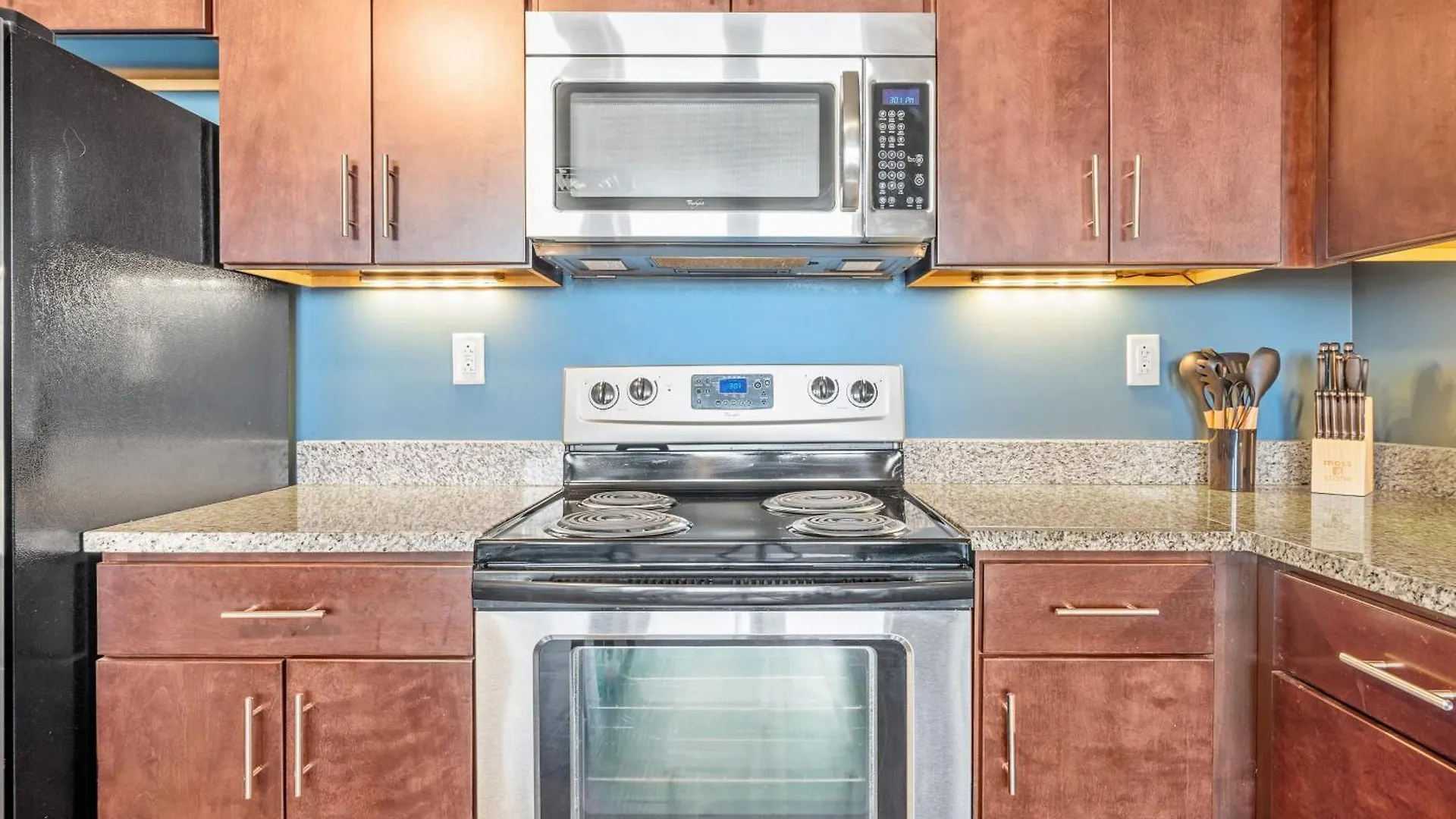 Luxury High Rise 1Bd River Views Downtown Pittsburgh